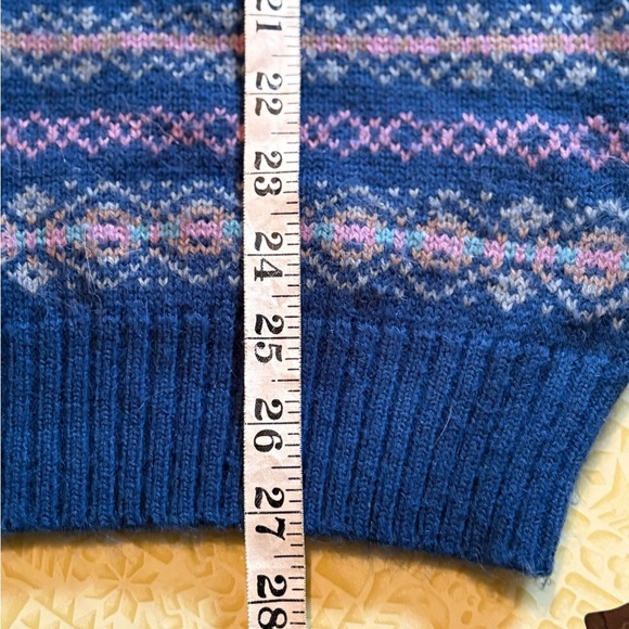 Vintage Men's V-Neck Blue Patterned Sweater Vest - Picture 7 of 7